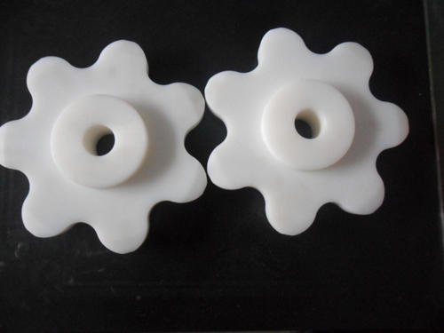 在啟動減速機(jī)構(gòu)中尼龍齒輪得到了良好的用處