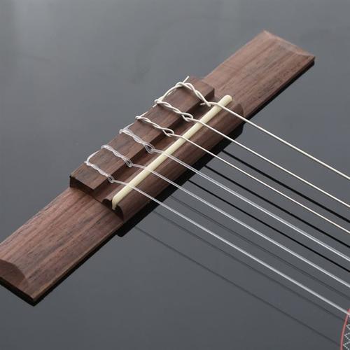 尼龍材料制作而成的琴弦頗受喜愛(ài)